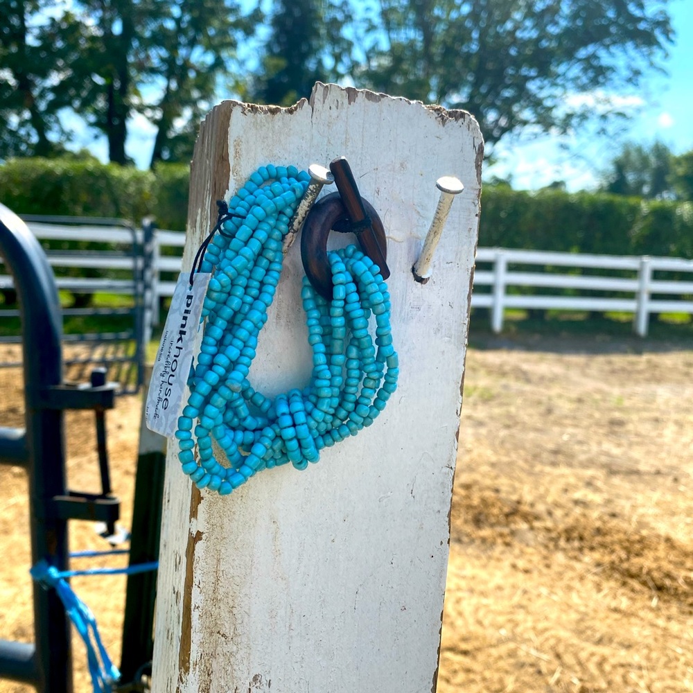 Turquoise beaded bracelet with wooden closure